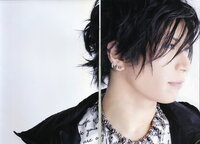 ｇａｃｋｔさんのピアスについて 雑誌などでは 左耳しか見えない Yahoo 知恵袋