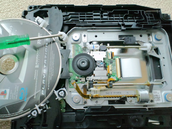 PS3にディスクが入りません。 - 電源をいれたときにディスクが入って