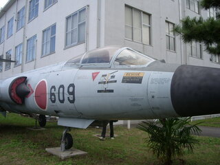 Yahoo!知恵袋空軍の戦闘機はどのぐらいの高度まで上昇できるのですか?日本の航空自衛隊の戦闘機はどのくらいですか?昔の零戦はどのくらいですか?