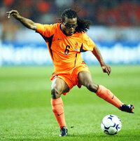 プロ野球選手ではメガネをかけてプレイしている選手もいますが プロサッカー Yahoo 知恵袋