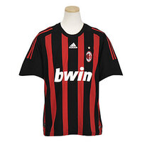 サッカーのユニフォームについてです 友達がもっていたのですが赤と黒のストライ Yahoo 知恵袋