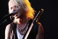 Hydeって口おおきいですよね 羨ましいです 口が大きい人って 歌上手い Yahoo 知恵袋