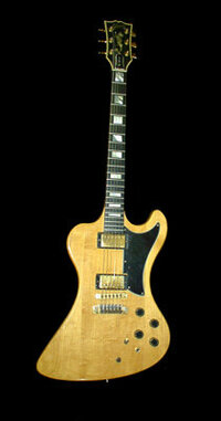 ウルトラｃで椎名林檎さんが使用しているギターは なんという機種で Yahoo 知恵袋