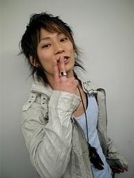 髪を切りたいのですがuverworldのtakuya さんみたいに切り Yahoo 知恵袋