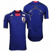 長友のユニフォームだけピチピチのような気がするのですが気のせいですか Yahoo 知恵袋