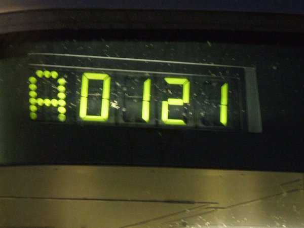 は*ン様 JR西日本　運行番号表示器 JR西日本黄緑色の「A0000」は、一体なに？(JR西の電車の正面から見
