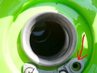 ｋｓｒ１１０なのですが 一回ガス欠になり 満タン入れたら タンク下の細 Yahoo 知恵袋