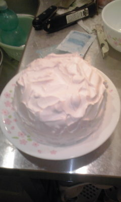 ピンクのケーキを作りたいです 生クリームからホイップクリームを作る Yahoo 知恵袋