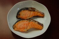 今日 夕食で鮭を食べたのですが 辛口の塩鮭だったみたいで凄くしょっぱくて い Yahoo 知恵袋