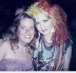 Cyndilauper シンディー ローパー の画像wearetheworld Yahoo 知恵袋