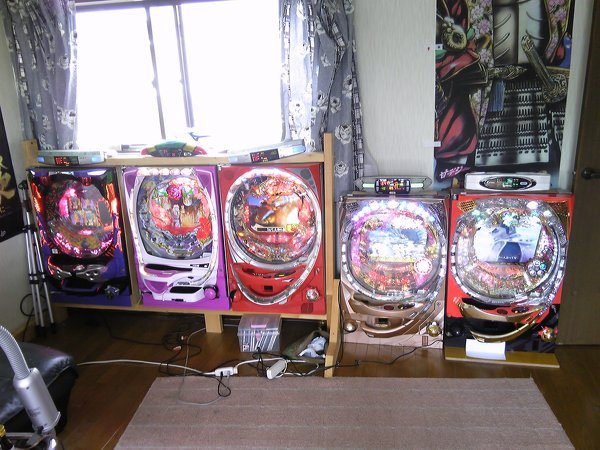 家パチを置いてる人に質問です - 家にパチンコやパチスロの実機を置 