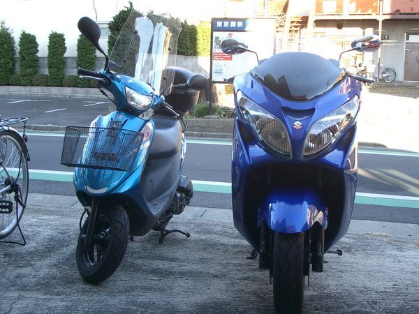 スカイウエィブ（型式等はわかりません）のシートの開け方を教え