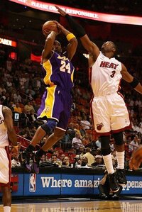 ｎｂａ選手 コービーブライアント選手のシュートフォームの写真などが Yahoo 知恵袋