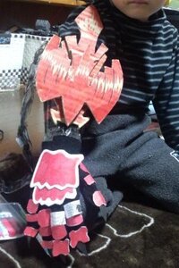 仮面ライダーオーズのアンクの手の作り方を教えてください なるべく簡単で取り外し Yahoo 知恵袋