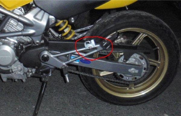 グラストラッカーを買おうと決めていました。しかしいざバイク屋さんに 