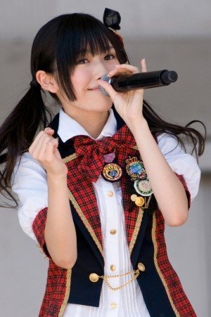 まゆゆに最近はまってるんですが みなさんのまゆゆのお気に入り画像を教えてくだ Yahoo 知恵袋