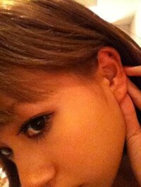 aの伊藤千晃さんって軟骨にピアスあけているのですか 空けています Yahoo 知恵袋