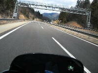 高速のオービスって光れば一発で分かります オービスとナンバー読 Yahoo 知恵袋