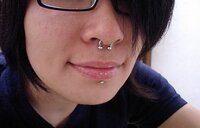 ピアスについてです 鼻ピアスのセプタムというのは 鼻の中の真ん中に穴をあけます Yahoo 知恵袋