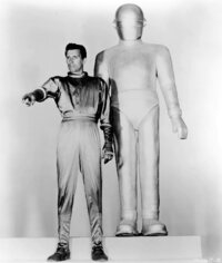 昨日 地球が静止する日の映画の中で宇宙人 みたいなのが下りてきたときに クラト Yahoo 知恵袋