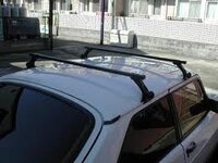 車の屋根についてる黒い二本の棒はキャリアって名前ですか あれがつい Yahoo 知恵袋