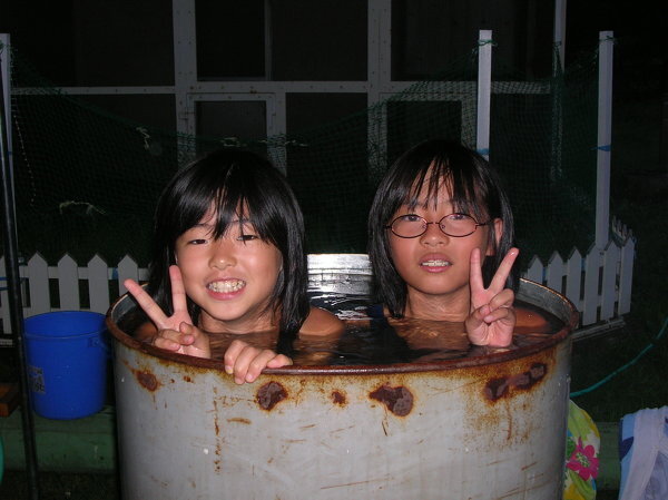 ドラム缶　風呂　女子 ドラム缶風呂は、何回くらい使用できますか？薪で下から熱しているし穴... - Yahoo!知恵袋