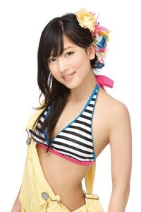 スーパーガールズのイトーヨーカドーのcmで 頭に黄色い髪飾りをした Yahoo 知恵袋