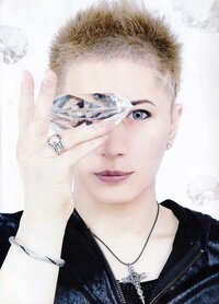 今のgacktさんの金髪で剃り込みを入れている髪型にしたいんですが こ Yahoo Beauty