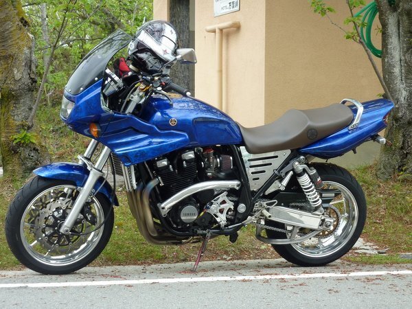 多分XJR1200に付いていたと思われるフェンダー中古品詳細不明写真で分かる方 多分XJR1200に付いていたと思われるフェンダー中古品詳細不明