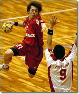 ハンドボール選手のかっこいい画像下さい シュートまえの宮崎選手です Yahoo 知恵袋