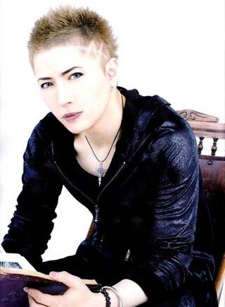 Gacktの坊主に近い髪型の写真持っているかたいませんか Gac Yahoo 知恵袋