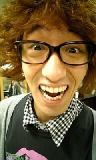 質問 お笑いｺﾝﾋﾞの ｶﾅﾘｱ の頭がﾓｼﾞｬﾓｼﾞｬの方の男 Yahoo 知恵袋