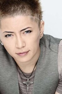 Gacktの今の髪型の画像もってる人いませんか 髪を切る時の参考にした Yahoo 知恵袋