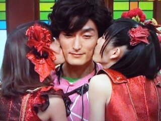 先程合っていたsmap Smapでakbがキスしている画像か動画が見れる Yahoo 知恵袋