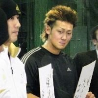 私はサッカーの本田さん選手が好きなのですがなんで野球選手は金髪の方 Yahoo 知恵袋