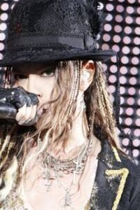 中学生女子ですhydeのコスプレがしたいです何をやればいいですか Yahoo 知恵袋