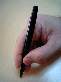 ペンの持ち方が分かりません 力加減が分かりません 何度 Yahoo 知恵袋