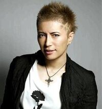 短髪になったgacktの髪型にしたいので美容師さんに見せれる Yahoo 知恵袋