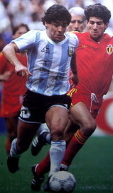 海外のサッカー有名選手で体型がg ミュラーのようにずんぐり短足でも活躍した Yahoo 知恵袋