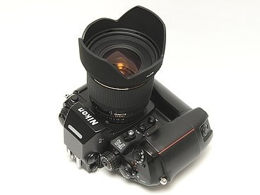 ニコンF4を譲り受けたのですが、フィルムの入れ方と、巻き上げ方がわか