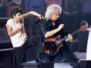 ギター初心者です Queenの曲をコードの練習と並行して弾きたいので Yahoo 知恵袋