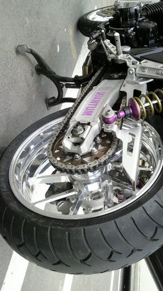 94年ヤマハXJR1200に6J×17のリヤホイールを履きたいですがYZFR