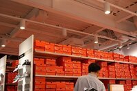 三ノ宮 神戸あたりにnikeの靴をそろえてある店はありますか Ab Yahoo 知恵袋