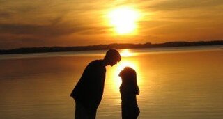 男性に質問 付き合ってなくて キスだけする関係の女性がいたらどう思 Yahoo 知恵袋