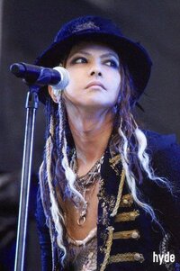 ラルクのhydeさんの髪型についてです Xxxの時の髪型はなん Yahoo 知恵袋