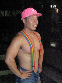 裸でサスペンダーをつけてる人の画像ってありますか なかやま Yahoo 知恵袋