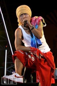 なぜhan Kunはいつもタオルを頭にまいてるんですか 別にイケメン Yahoo 知恵袋