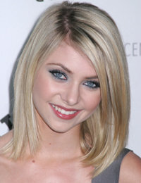 サマンサタバサのｃｍに出演している化け物みたいなメイクの気持ち悪い変な外人が Yahoo 知恵袋