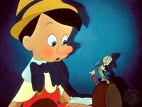 ディズニーランドのアトラクションでイッツザスモールワールド最後にピノキ Yahoo 知恵袋
