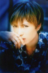 美輪明宏さんの若い時とgacktって似てませんか 顔や話し方など Yahoo 知恵袋